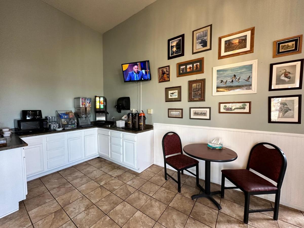 Hotel 8 Fergus Falls Екстер'єр фото