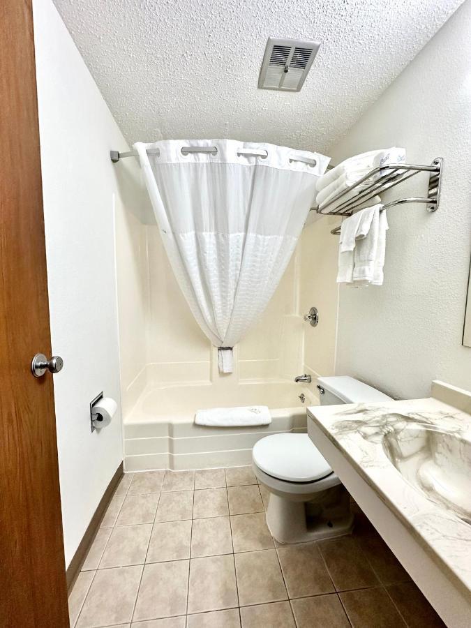 Hotel 8 Fergus Falls Екстер'єр фото