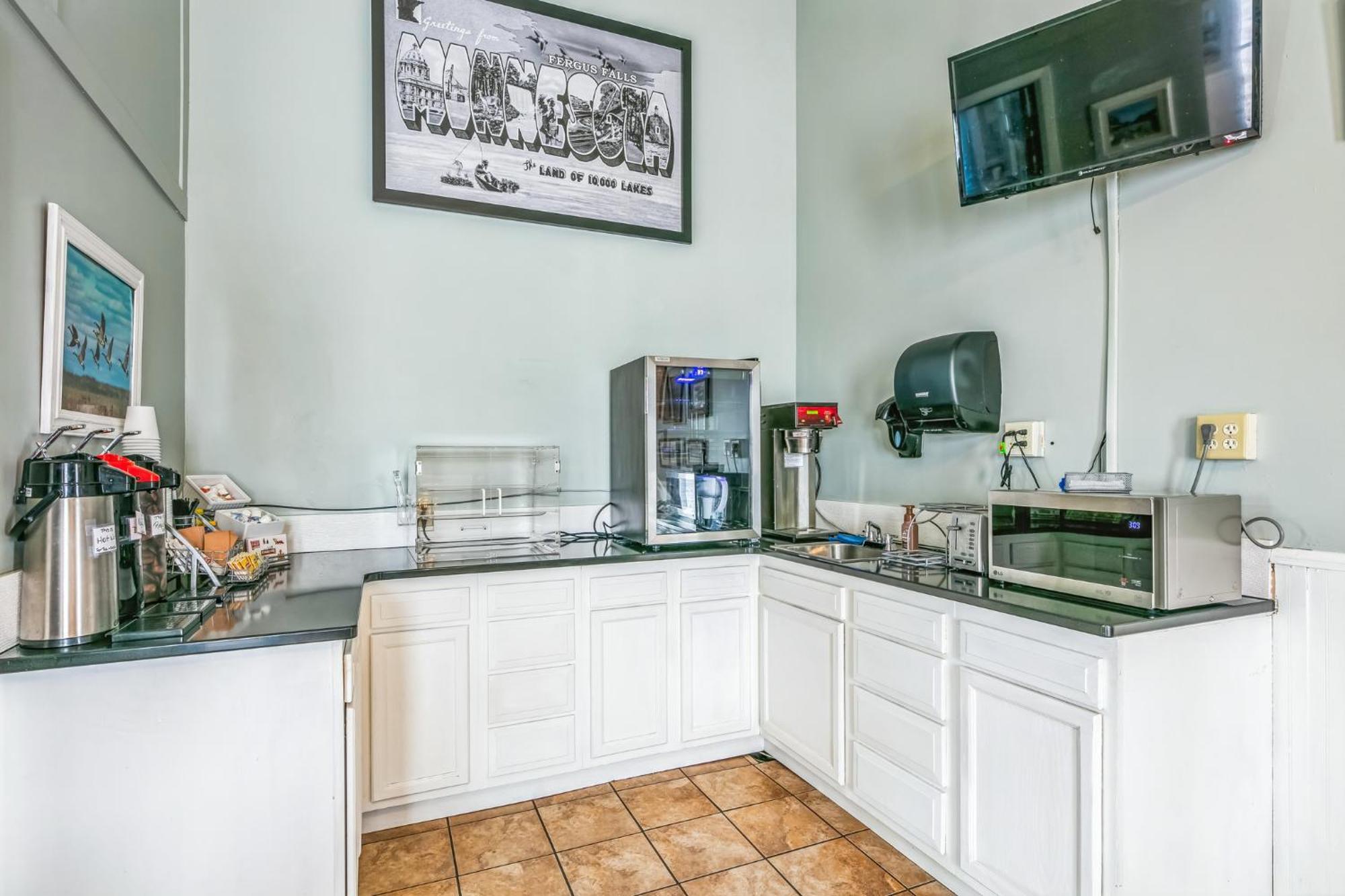 Hotel 8 Fergus Falls Екстер'єр фото