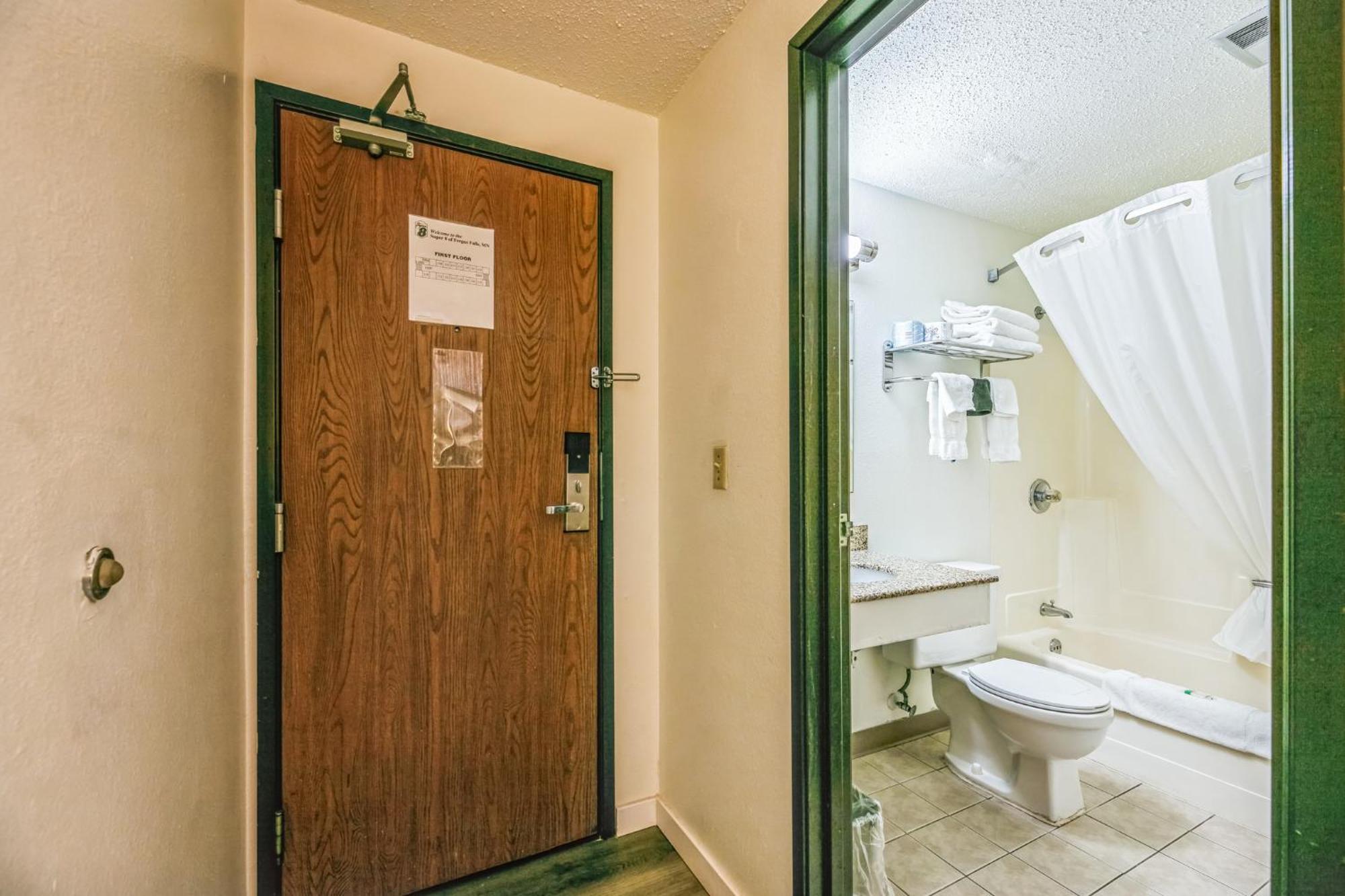 Hotel 8 Fergus Falls Екстер'єр фото