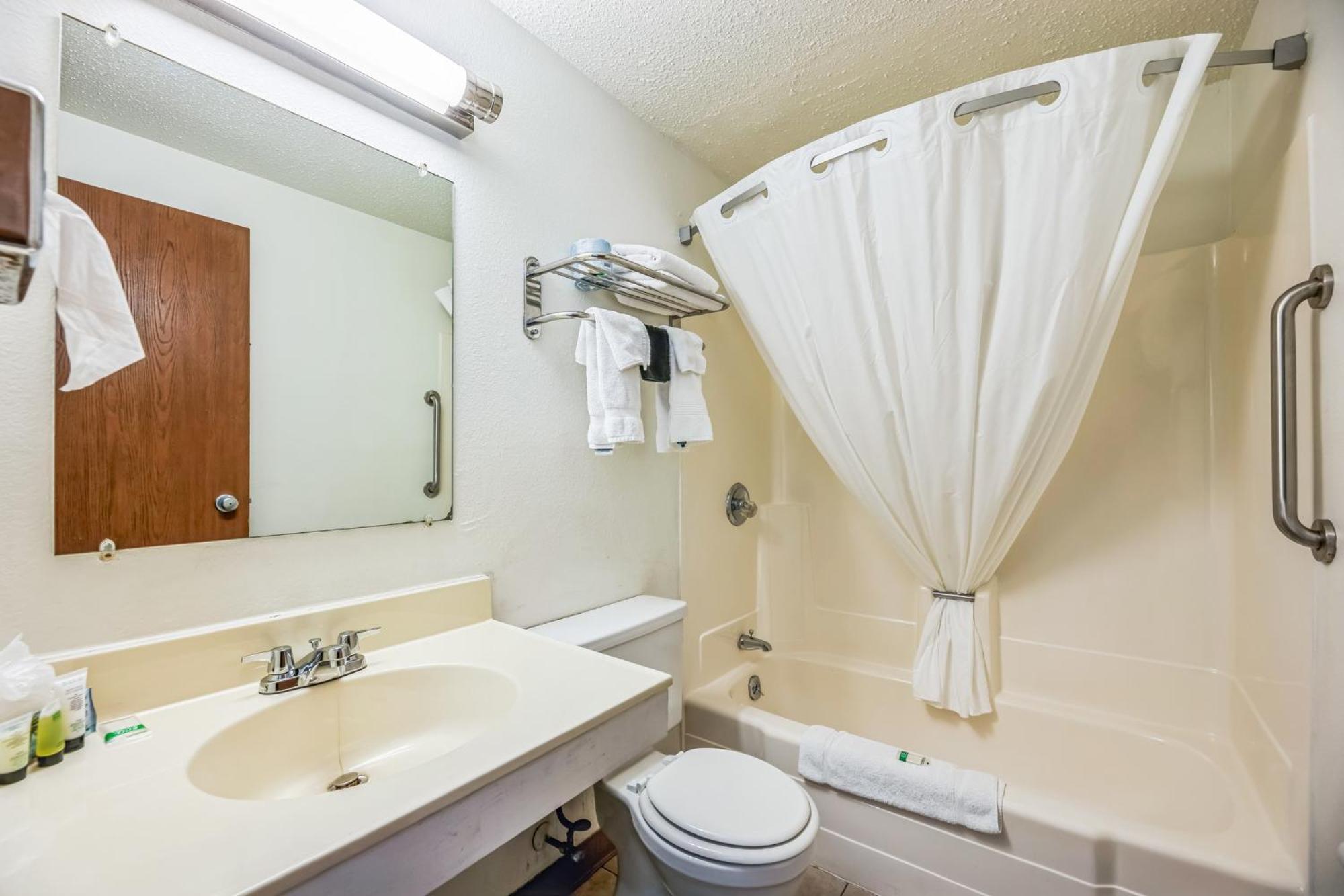 Hotel 8 Fergus Falls Екстер'єр фото