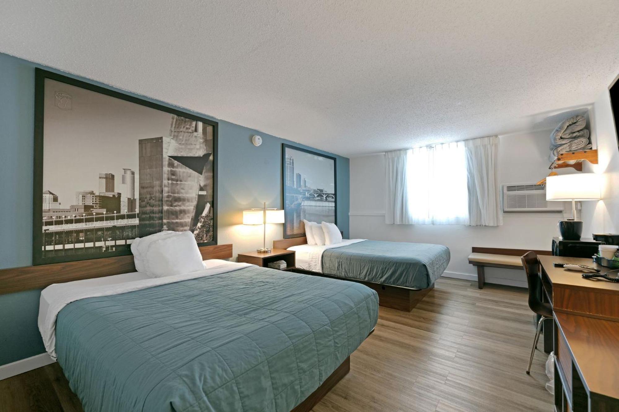 Hotel 8 Fergus Falls Екстер'єр фото