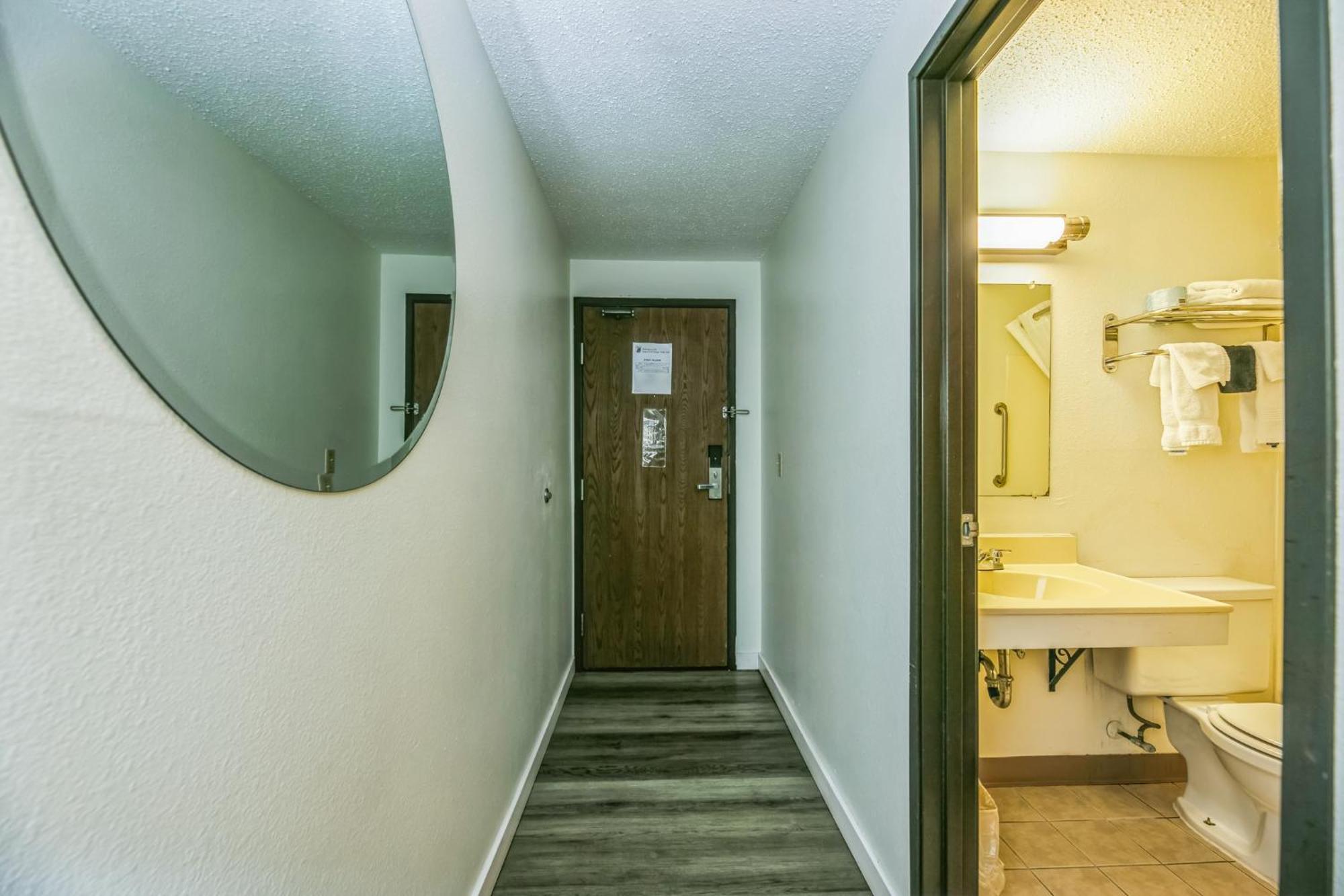 Hotel 8 Fergus Falls Екстер'єр фото