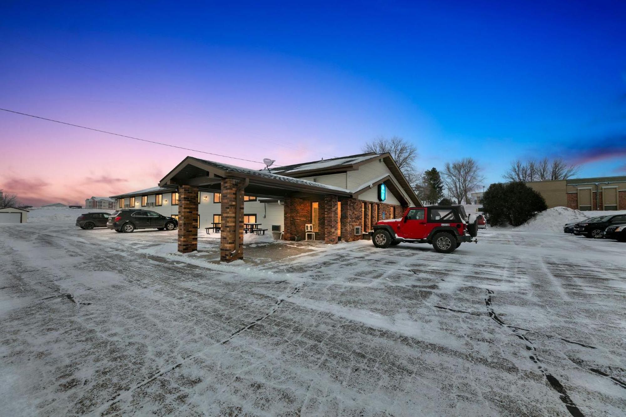 Hotel 8 Fergus Falls Екстер'єр фото